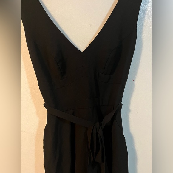 cue Plunging V Neck Sleeveless Babydoll with Pockets - Picture 8 of 14